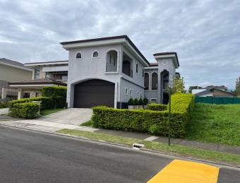 VENTA ESPECTACULAR RESIDENCIA EN CONDOMINIO TOURNON