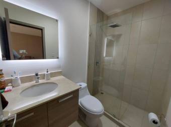 Se alquila espaciosa casa con terraza en San Antonio Escazú 26-13