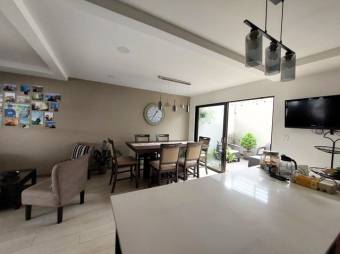 Se alquila espaciosa casa con terraza en San Antonio Escazú 26-13