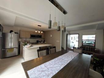 Se alquila espaciosa casa con terraza en San Antonio Escazú 26-13