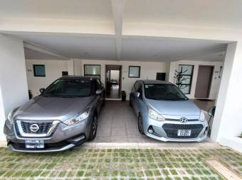 Se alquila espaciosa casa con terraza en San Antonio Escazú 26-13