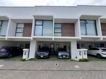 Se alquila espaciosa casa con terraza en San Antonio Escazú 26-13