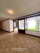 Escazu casa en venta 1 piso remodelada $360.000 / 265 mts.