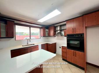 Escazu casa en venta 1 piso remodelada $360.000 / 265 mts.