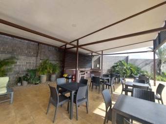 Se alquila espaciosa casa en condominio Heredia Park 26-46