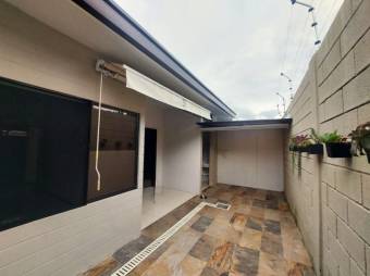 Se alquila espaciosa casa en condominio Heredia Park 26-46