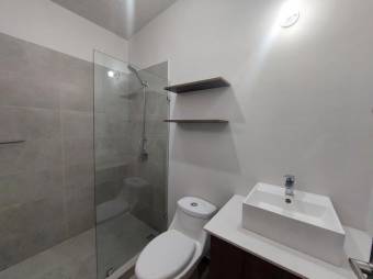 Se alquila espaciosa casa en condominio Heredia Park 26-46