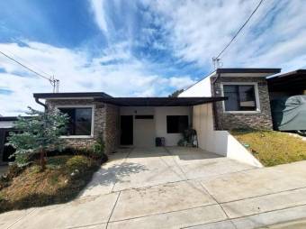 Se alquila espaciosa casa en condominio Heredia Park 26-46