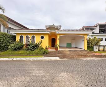 House for sale in the Terranostra Condominium, Santo Domingo de Heredia.