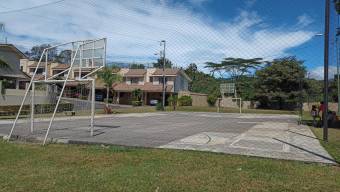 Se vende espaciosa casa con patio en San Pablo Heredia 25-1276 Se vende espaciosa casa con patio en San Pablo Heredia 25-1276