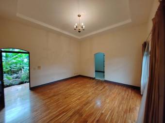 Se vende propiedad con piscina y amplio lote en Concepción Alajuela 24-963 Se vende propiedad con piscina y amplio lote en Concepción Alajuela 24-963