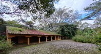 Se vende propiedad con piscina y amplio lote en Concepción Alajuela 24-963 Se vende propiedad con piscina y amplio lote en Concepción Alajuela 24-963