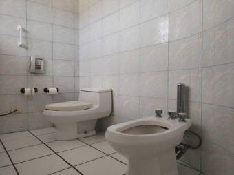 Se vende lujosa propiedad en Rohrmoser 24-1564