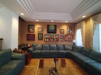 Se vende lujosa propiedad en Rohrmoser 24-1564