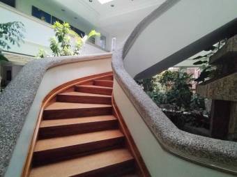 Se vende lujosa propiedad en Rohrmoser 24-1564