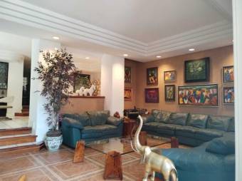 Se vende lujosa propiedad en Rohrmoser 24-1564