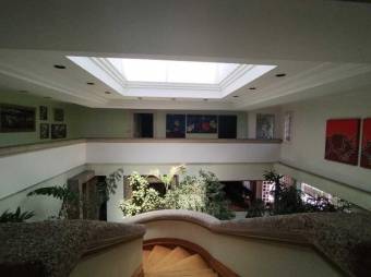 Se vende lujosa propiedad en Rohrmoser 24-1564