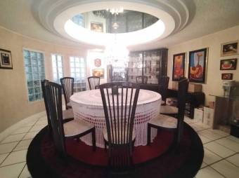 Se vende lujosa propiedad en Rohrmoser 24-1564