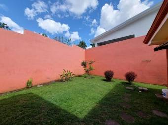 Se vende espaciosa casa con amplio lote en Escazú Centro 25-1807 Se vende espaciosa casa con amplio lote en Escazú Centro 25-1807