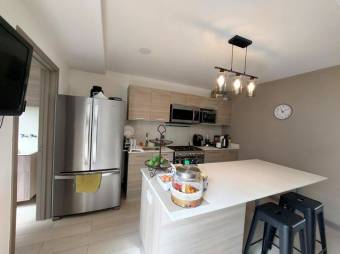 Se alquila espaciosa casa con terraza en San Antonio Escazú 26-13