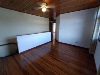 Se vende espaciosa casa para inversión en Yoses Sur 23-305 Se vende espaciosa casa para inversión en Yoses Sur 23-305