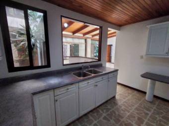 Se vende espaciosa casa para inversión en Yoses Sur 23-305 Se vende espaciosa casa para inversión en Yoses Sur 23-305