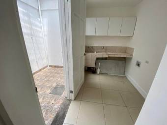 Se vende espaciosa casa de 2 plantas en San Rafael Escazú 25-228 Se vende espaciosa casa de 2 plantas en San Rafael Escazú 25-228