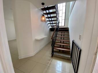 Se vende espaciosa casa de 2 plantas en San Rafael Escazú 25-228 Se vende espaciosa casa de 2 plantas en San Rafael Escazú 25-228