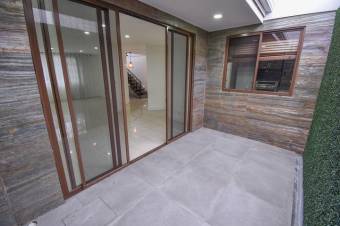 Se vende espaciosa casa de 2 plantas en San Rafael Escazú 25-228 Se vende espaciosa casa de 2 plantas en San Rafael Escazú 25-228