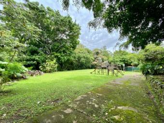 Se vende espaciosa casa de 2 plantas en San Rafael Escazú 25-228 Se vende espaciosa casa de 2 plantas en San Rafael Escazú 25-228