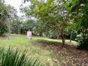 Se vende espaciosa casa de 2 plantas en San Rafael Escazú 25-228 Se vende espaciosa casa de 2 plantas en San Rafael Escazú 25-228