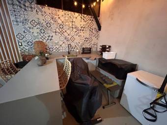 Se vende espaciosa casa con terraza en condominio de Ulloa Heredia 25-1188