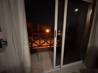 Se vende espaciosa casa con terraza en condominio de Ulloa Heredia 25-1188