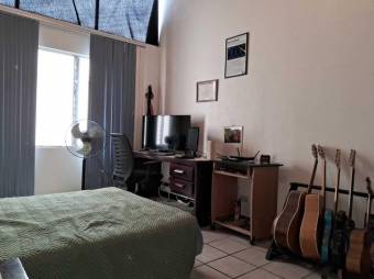 Se vende espaciosa casa con patio y terraza en Uruca San José 25-119 Se vende espaciosa casa con patio y terraza en Uruca San José 25-119