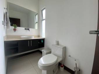 Se vende moderna casa con patio en condominio 24-119 Se vende moderna casa con patio en condominio 24-119