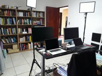 Se vende espaciosa casa con amplio patio en San Vicente de Moravia 23-1503 Se vende espaciosa casa con amplio patio en San Vicente de Moravia 23-1503