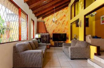 Se vende espaciosa casa con amplio patio en San Vicente de Moravia 23-1503 Se vende espaciosa casa con amplio patio en San Vicente de Moravia 23-1503