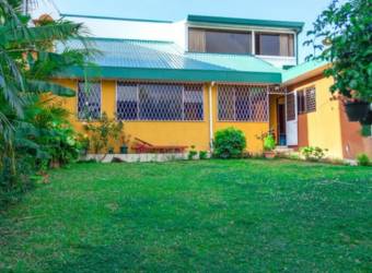 Se vende espaciosa casa con amplio patio en San Vicente de Moravia 23-1503 Se vende espaciosa casa con amplio patio en San Vicente de Moravia 23-1503