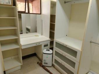 Se vende espaciosa casa con piscina en San Rafael Escazú 25-664 Se vende espaciosa casa con piscina en San Rafael Escazú 25-664