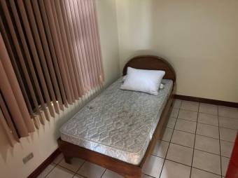 Se vende espaciosa casa con patio en Ulloa Heredia 25-183 Se vende espaciosa casa con patio en Ulloa Heredia 25-183