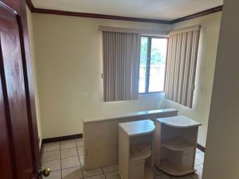 Se vende espaciosa casa con patio en Ulloa Heredia 25-183 Se vende espaciosa casa con patio en Ulloa Heredia 25-183