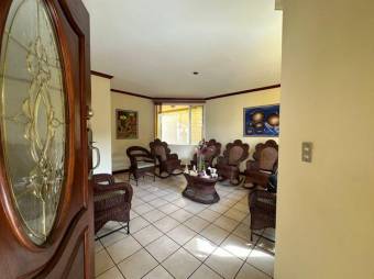 Se vende espaciosa casa con patio en Ulloa Heredia 25-183 Se vende espaciosa casa con patio en Ulloa Heredia 25-183