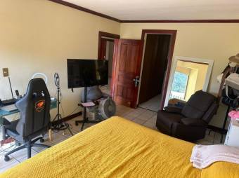 Se vende espaciosa casa con patio en Ulloa Heredia 25-183 Se vende espaciosa casa con patio en Ulloa Heredia 25-183