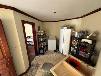 Se vende espaciosa casa con patio en Ulloa Heredia 25-183 Se vende espaciosa casa con patio en Ulloa Heredia 25-183