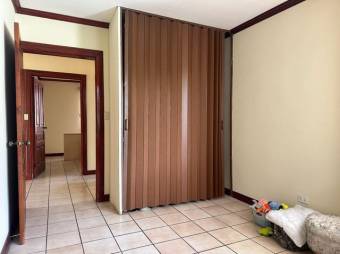 Se vende espaciosa casa con patio en Ulloa Heredia 25-183 Se vende espaciosa casa con patio en Ulloa Heredia 25-183