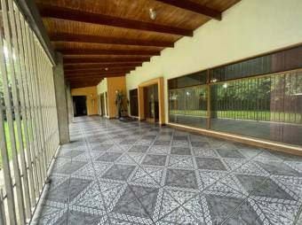 Se vende espaciosa casa con patio en San Rafael Escazú 25-466 Se vende espaciosa casa con patio en San Rafael Escazú 25-466