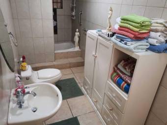 Se vende casa con lote de 2,220m2 en Rio Oro Santa Ana 23-1533 Se vende casa con lote de 2,220m2 en Rio Oro Santa Ana 23-1533