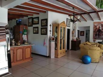 Se vende casa con lote de 2,220m2 en Rio Oro Santa Ana 23-1533 Se vende casa con lote de 2,220m2 en Rio Oro Santa Ana 23-1533