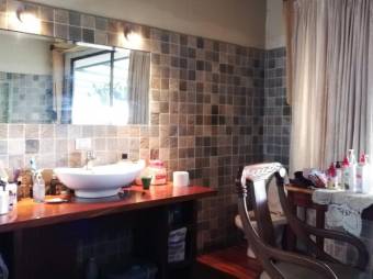 Se vende amplio edificio comercial en Mata Redonda San José 22-2560, $ 490,000, 4, San José, San José