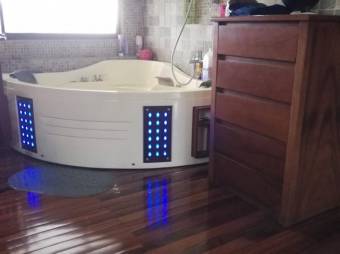 Se vende amplio edificio comercial en Mata Redonda San José 22-2560, $ 490,000, 4, San José, San José